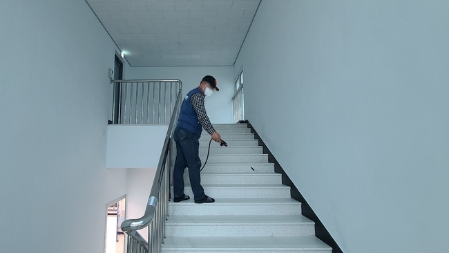 계단 살충 작업