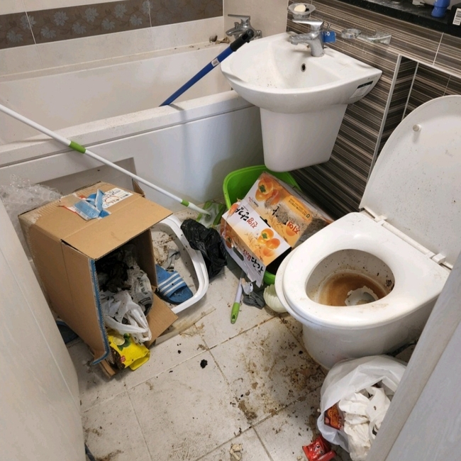 청소 전 화장실