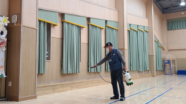 강당 살충 작업