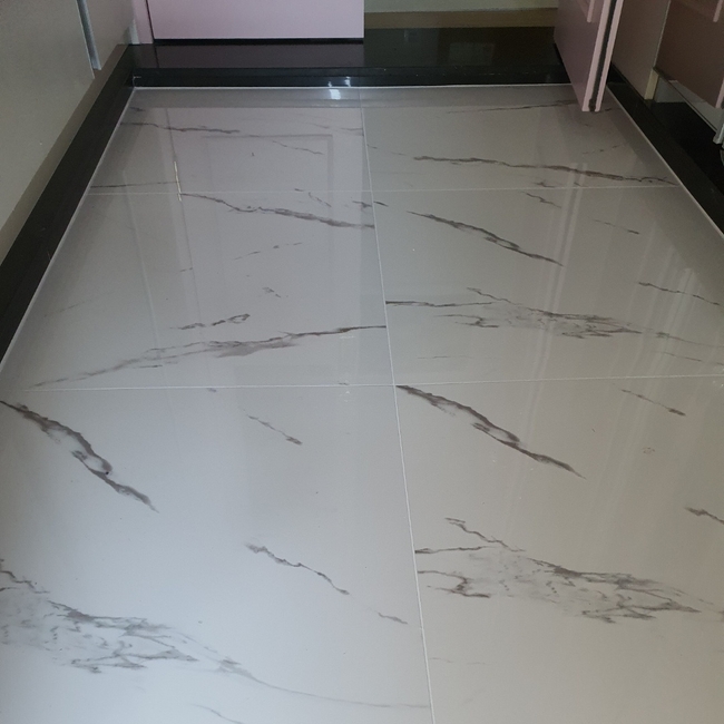 현관 화이트 줄눈 시공